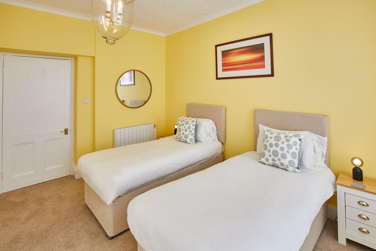 Host & Stay - 4 Metropole Towers Whitby Exteriör bild