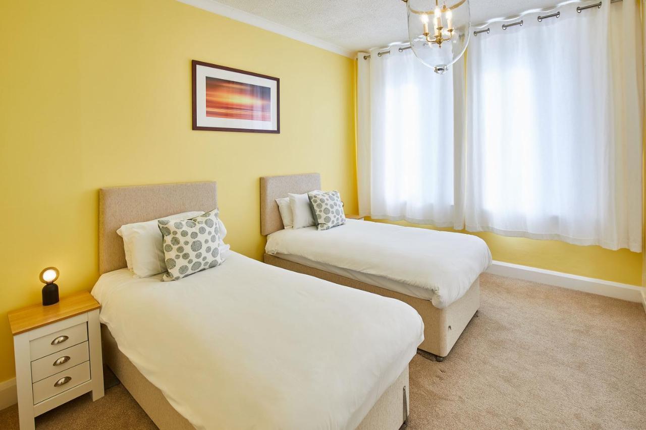 Host & Stay - 4 Metropole Towers Whitby Exteriör bild