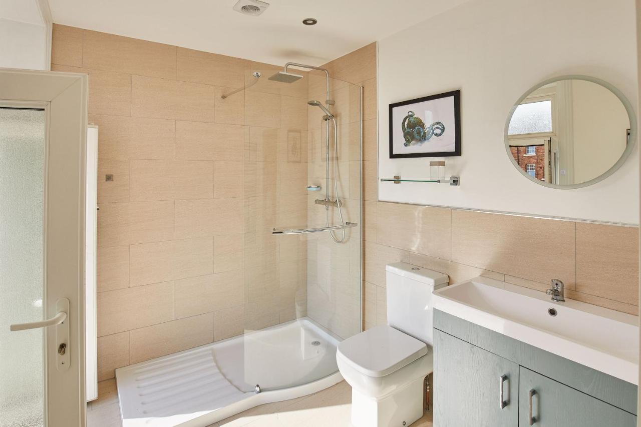 Host & Stay - 4 Metropole Towers Whitby Exteriör bild