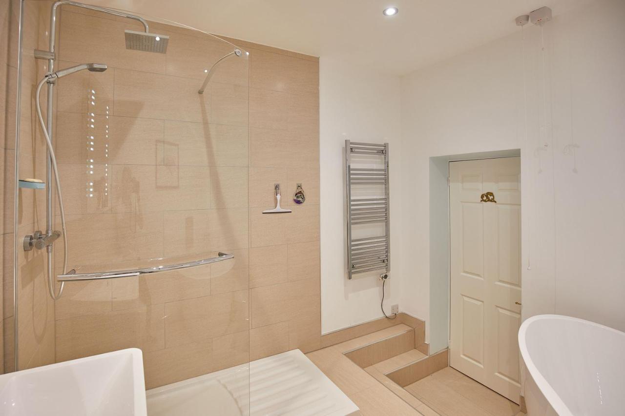 Host & Stay - 4 Metropole Towers Whitby Exteriör bild
